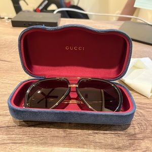 Gucci Aviator Sunglasses in Mint Condition. Green/Gold w/ all Materials.